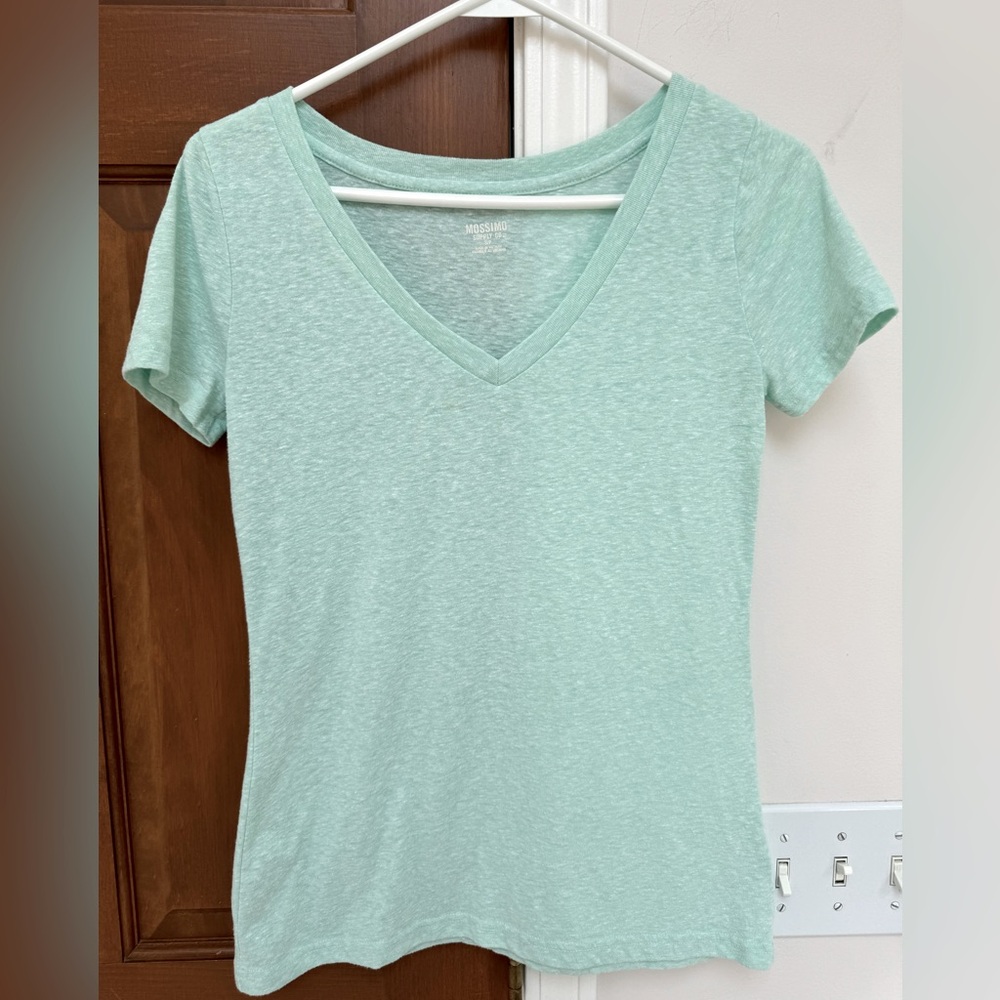 Mossimo woman’s v neck t shirt